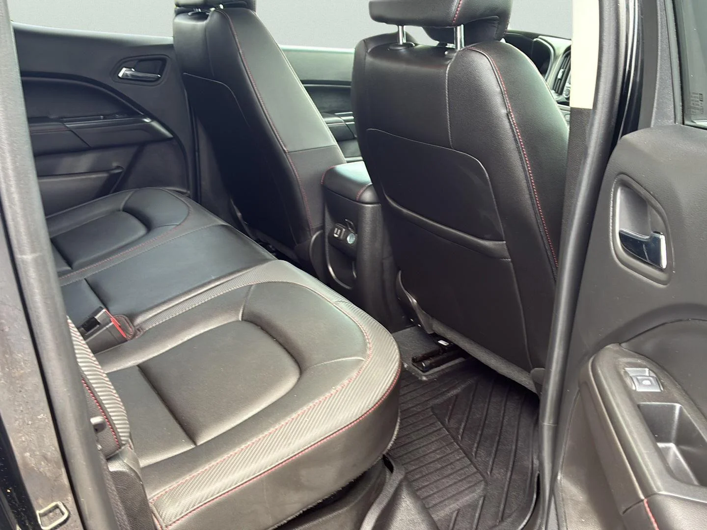 Used 2019 ONYX BLACK GMC 4WD All Terrain w/Leather image 10