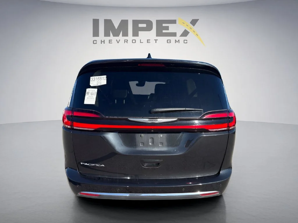 Used 2023 Black Chrysler Touring L image 4