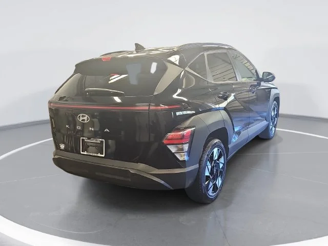 Used 2025 Black Hyundai SEL image 3