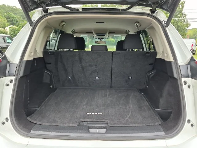 Used 2025 White Nissan SV image 32