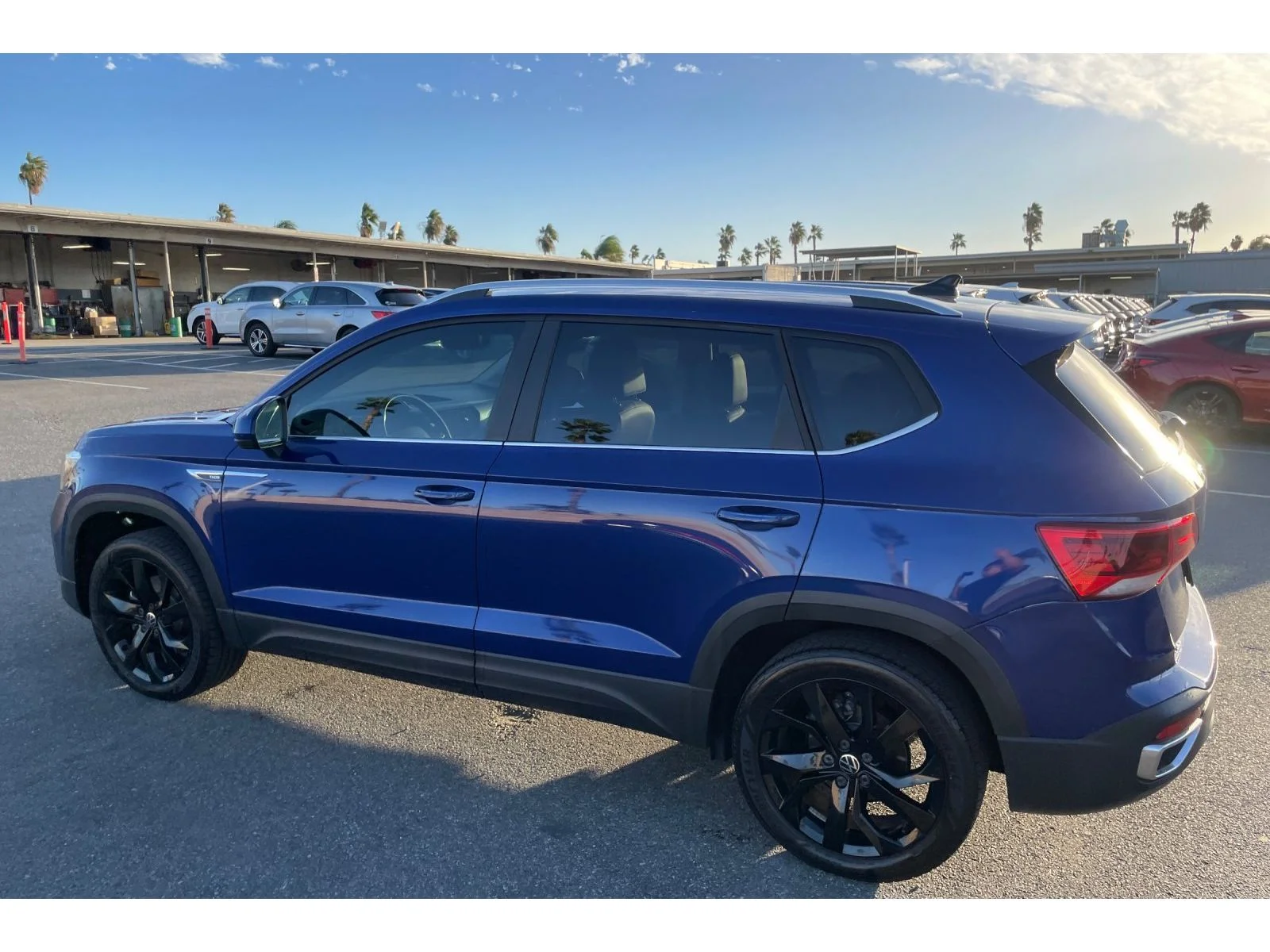 Used 2023 Dusk Blue Metallic Volkswagen SE image 2
