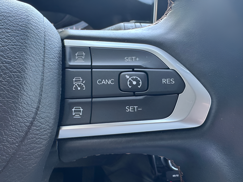 Used 2022 Gray Jeep Limited image 28