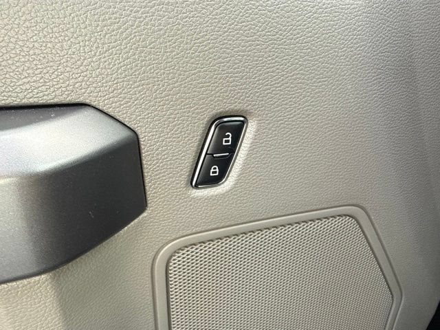 Used 2019 Oxford White Ford XLT image 17