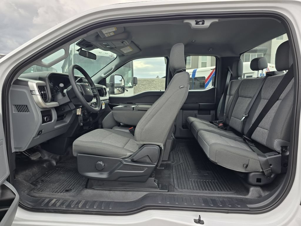 New 2026 Oxford White Ford XL image 36