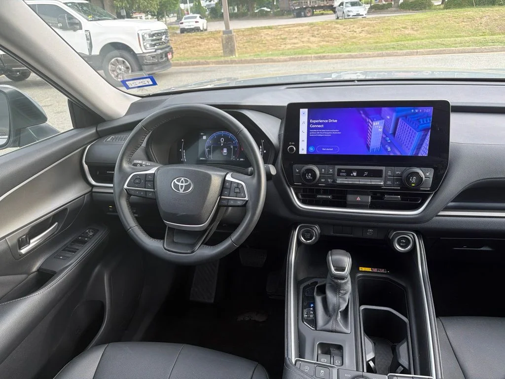 Used 2025 Silver Toyota XLE image 9