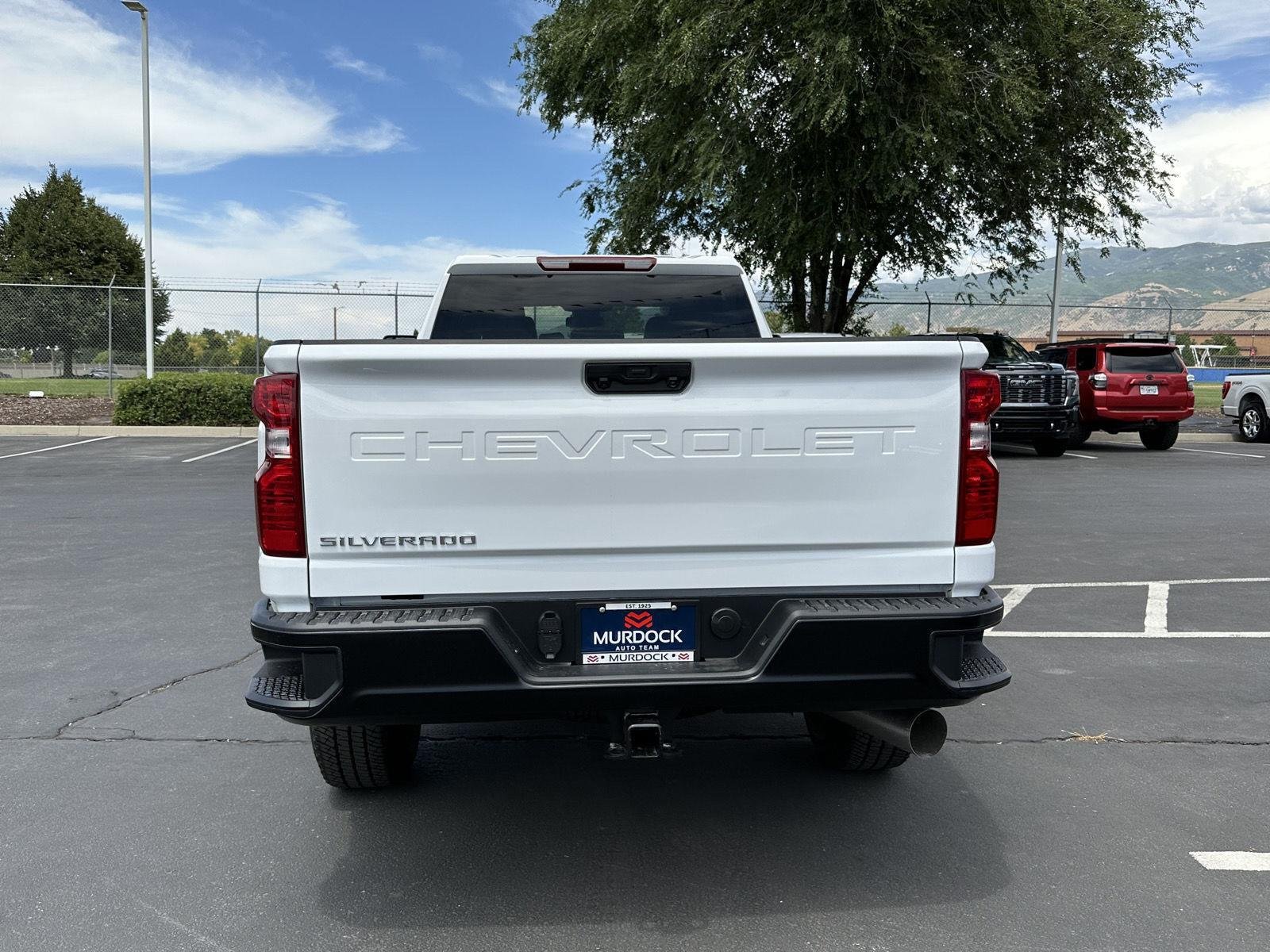 New 2026 Summit White Chevrolet WT image 10