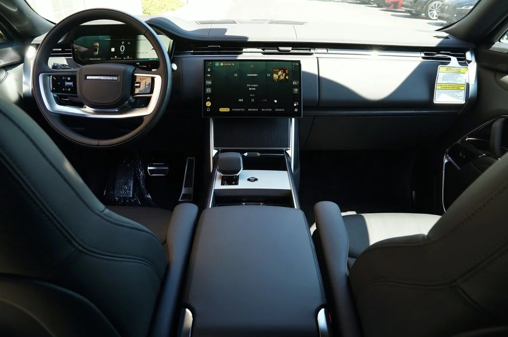 New 2026 Carpathian Grey Land Rover SE image 10