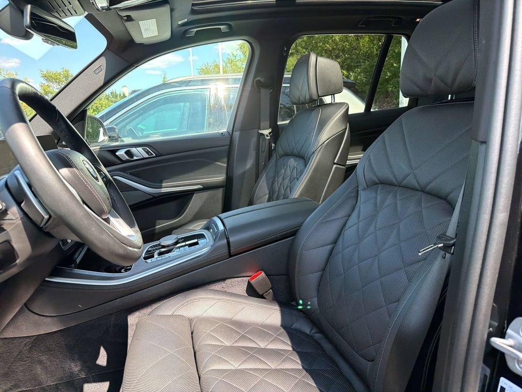 Certified Used 2025 Black Sapphire Metallic BMW xDrive40i image 9