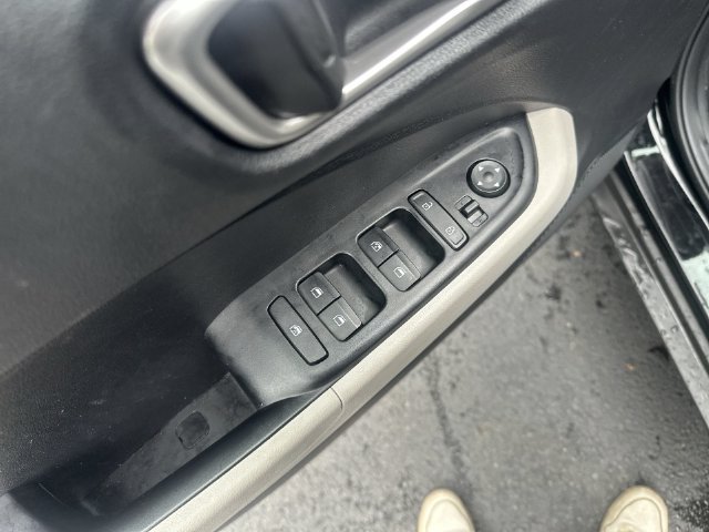 Used 2025 Black Hyundai SEL image 24