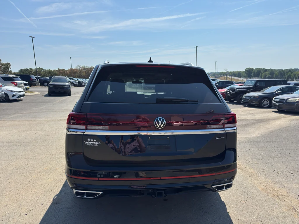 Used 2025 Deep Black Pearl Effect Volkswagen 2.0T SEL Premium R-Line image 6
