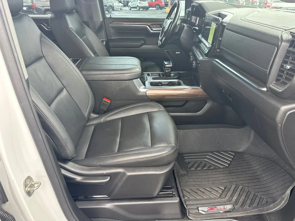 Used 2024 White Chevrolet RST image 13
