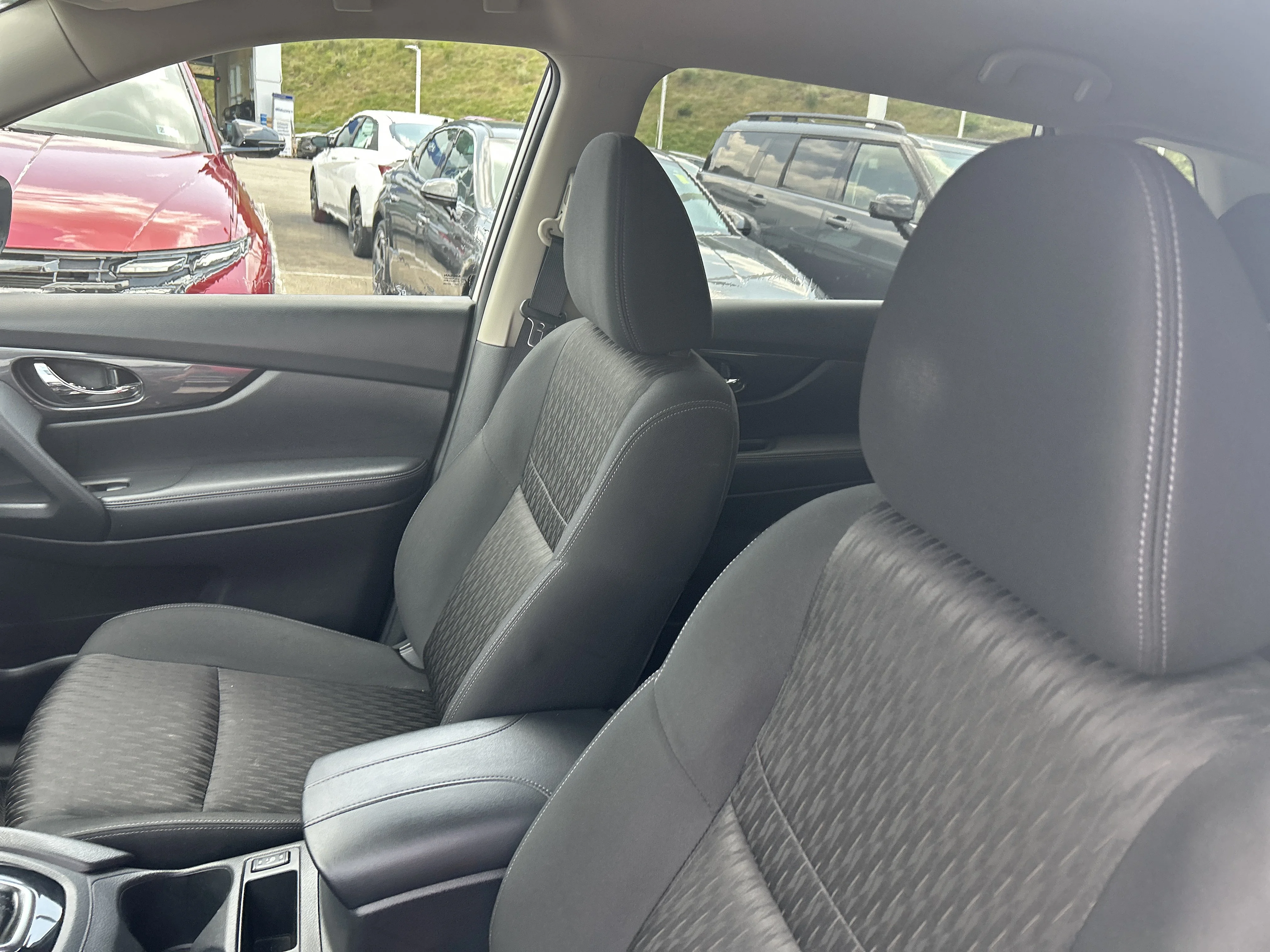 Used 2017 Glacier White Nissan SV image 12