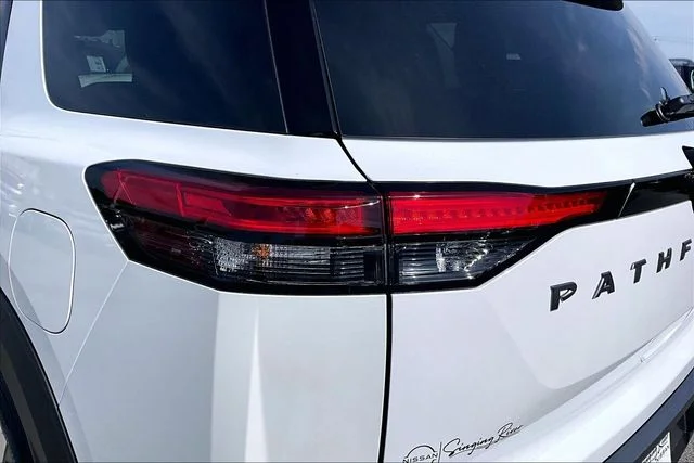 New 2026 Nissan Pathfinder SL 4D Sport Utility