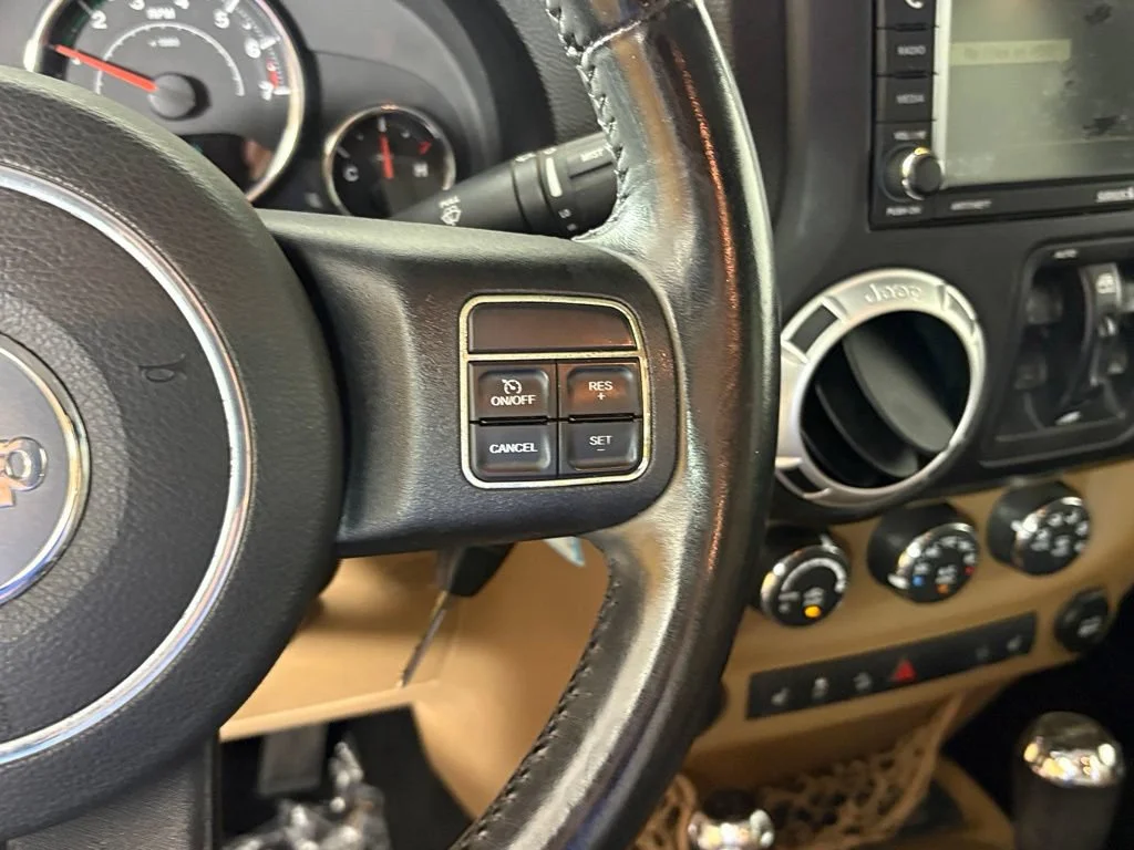 Used 2013 Red Jeep Sahara image 25