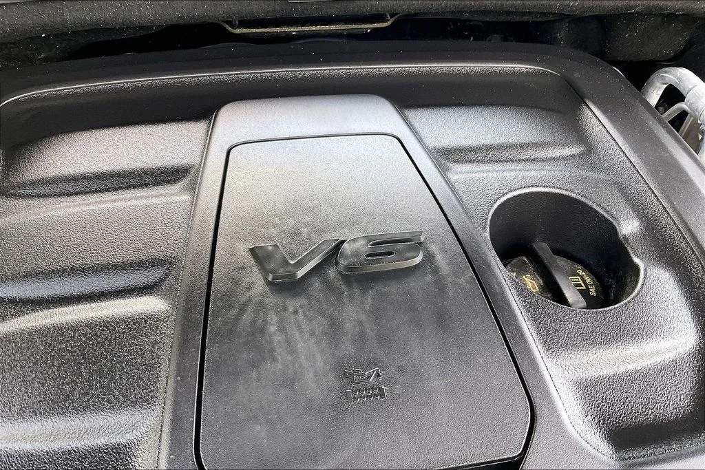 Used 2021 Silver Jeep Limited image 33