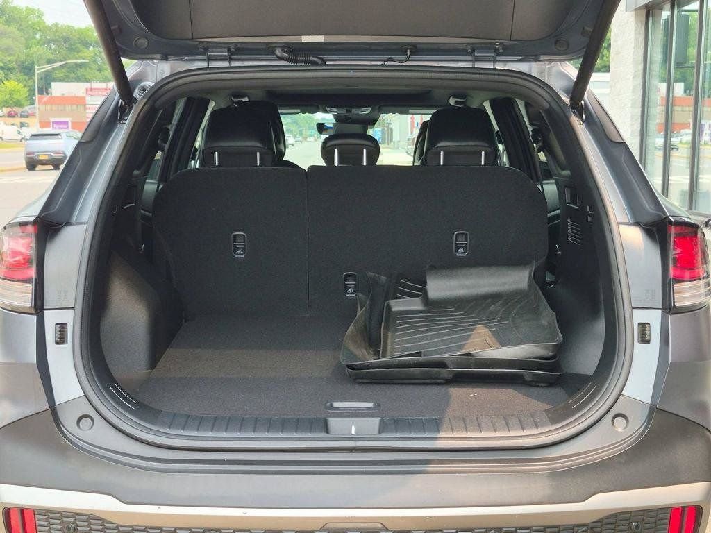 Used 2023 Gray Kia X-Line image 8