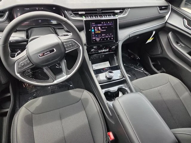 New 2026 Silver Zynith Jeep Laredo X image 8