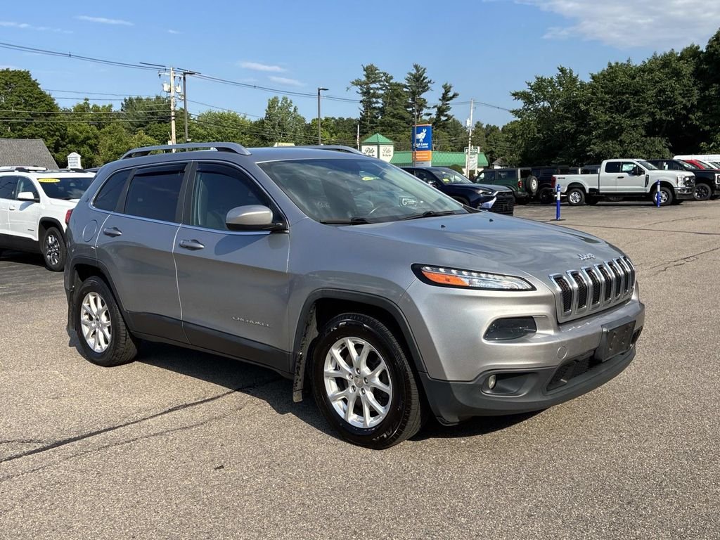 Used 2014 Silver Jeep Latitude image 3
