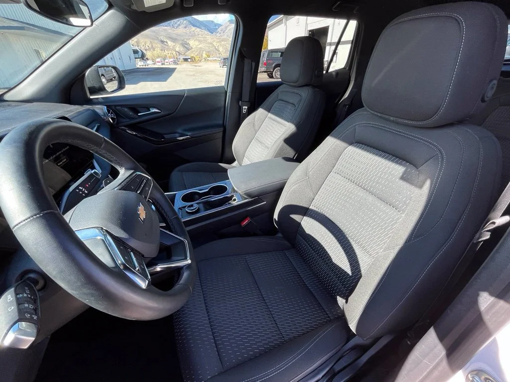 Used 2026 Summit White Chevrolet LT image 9