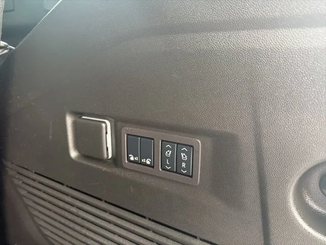 Used 2024 Onyx Black GMC AT4 image 22