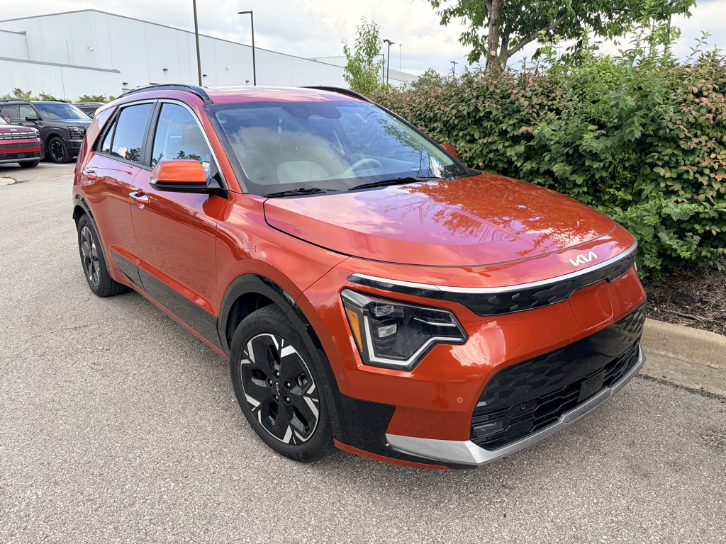 Used 2023 Fire Orange Kia Wave image 6