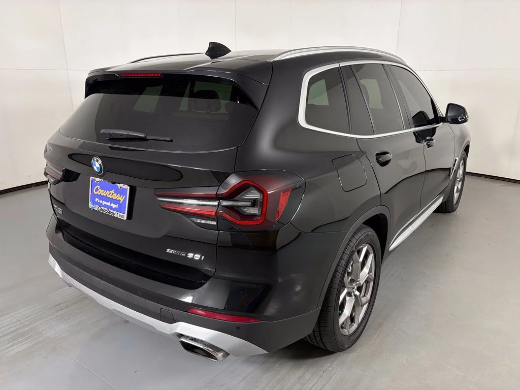 Used 2022 Black BMW sDrive30i image 8