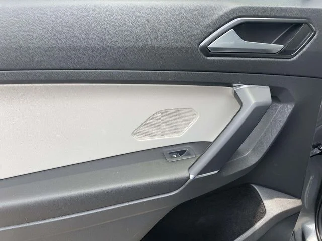 Used 2018 Gray Volkswagen 2.0T SEL image 16