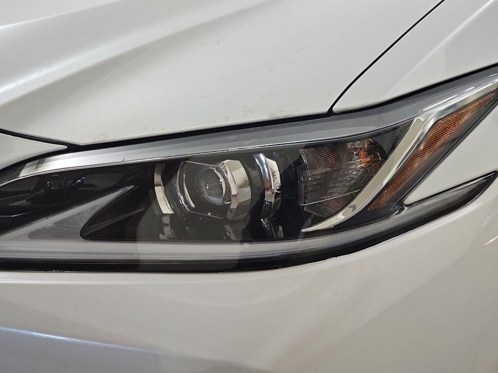 Used 2025 White Lexus 350 image 29