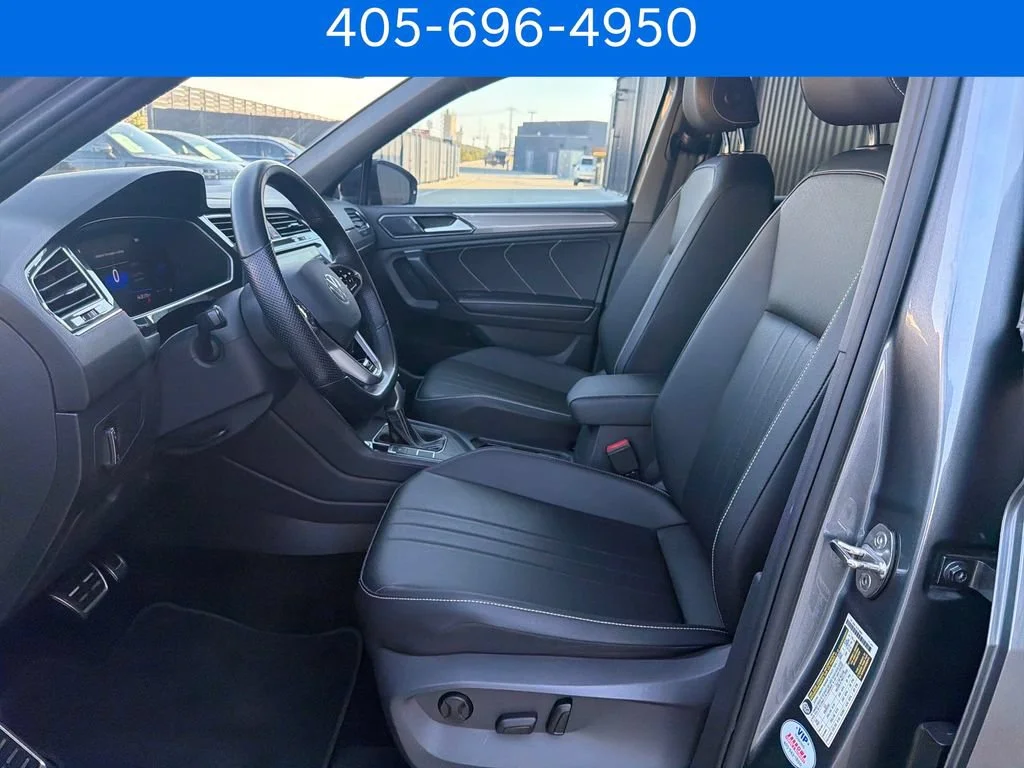Pre-Owned 2023 Volkswagen Tiguan SE R-Line Black