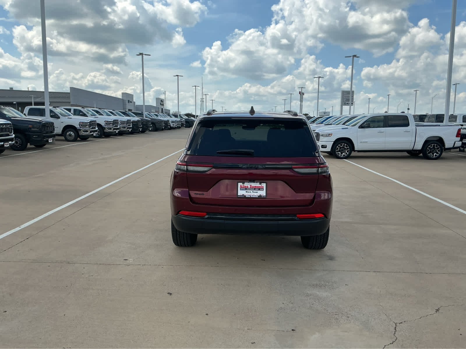Used 2024 Velvet Red Pearlcoat Jeep Altitude image 7