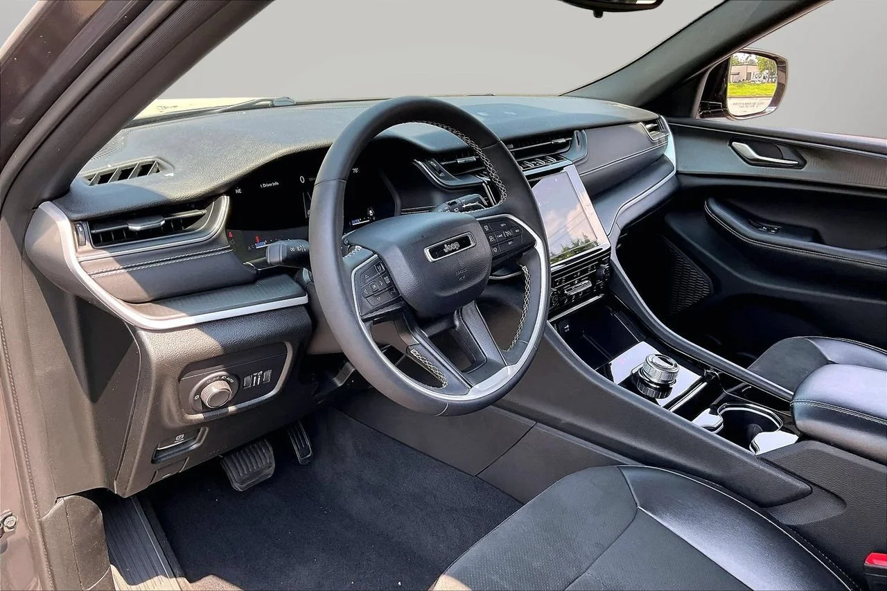 Used 2023 Gray Jeep Altitude X image 18