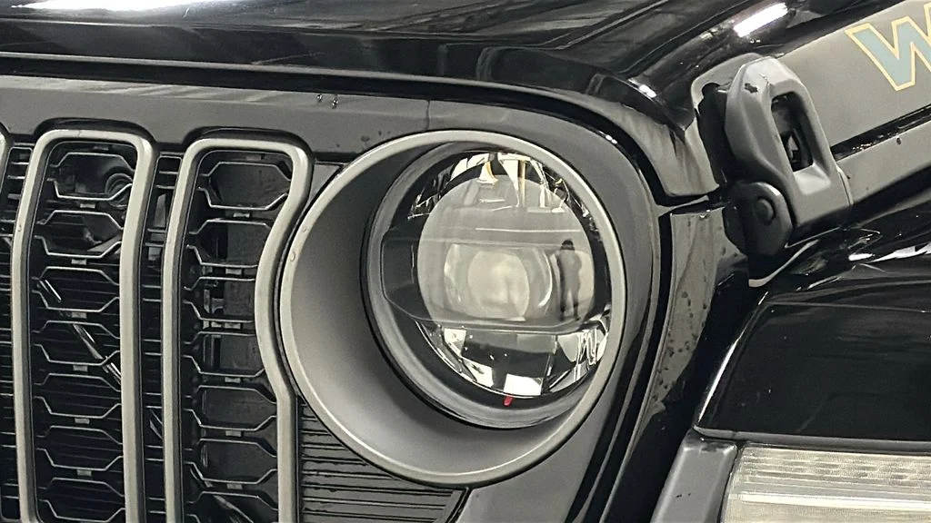 New 2026 Black Clear-Coat Exterior Paint Jeep 85th Anniversary Edition image 15