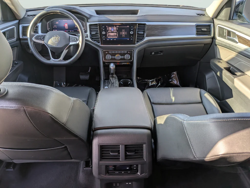 Used 2023 Black Volkswagen 3.6L V6 SE w/Technology image 14