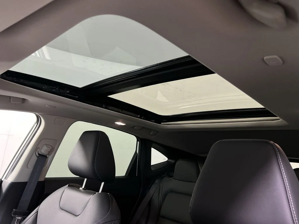 New 2026 White Nissan SL image 16