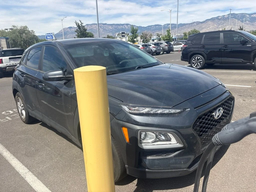 Used 2021 Gray Hyundai SE image 6