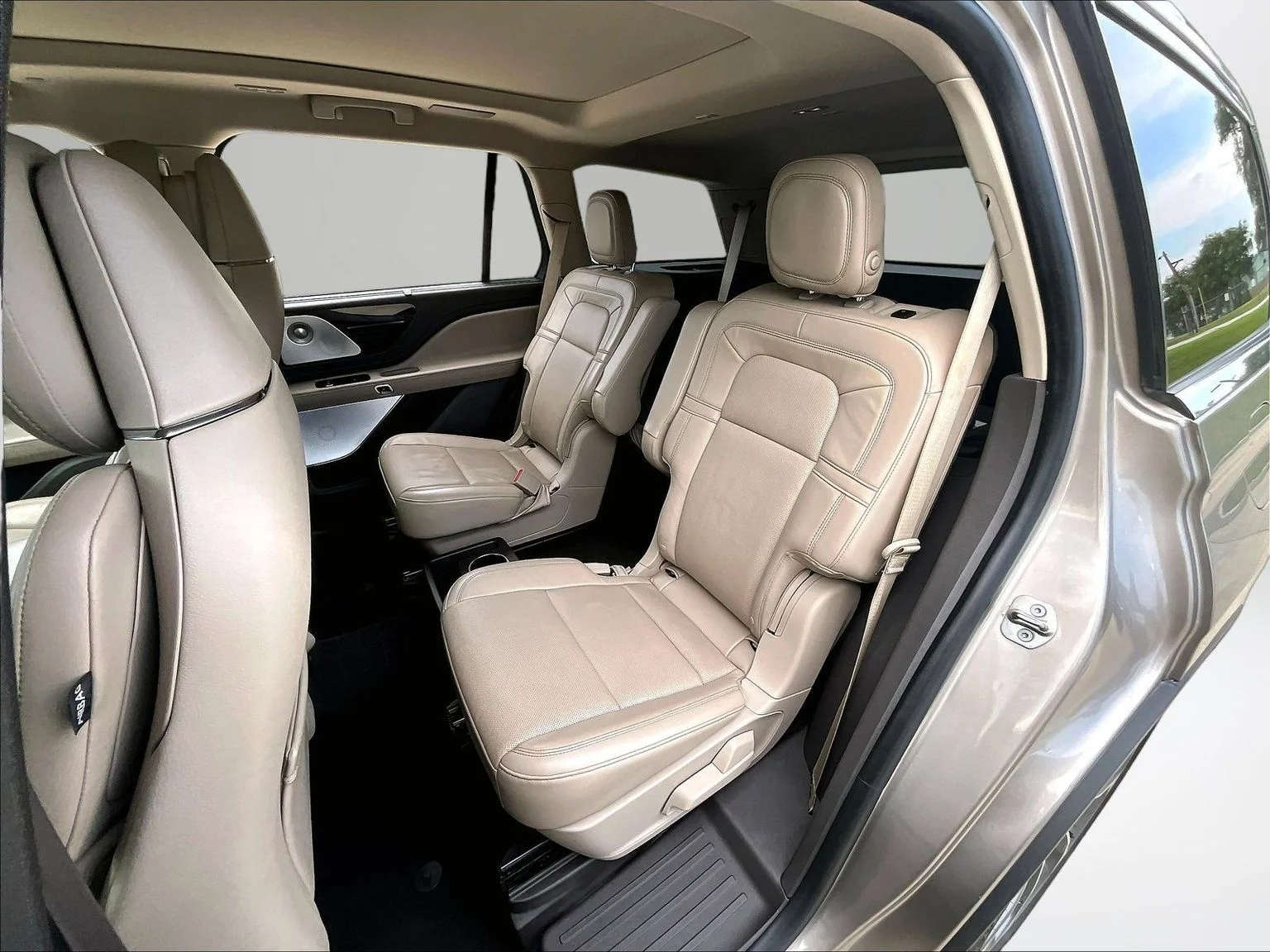 Used 2020 Beige Lincoln Reserve image 25