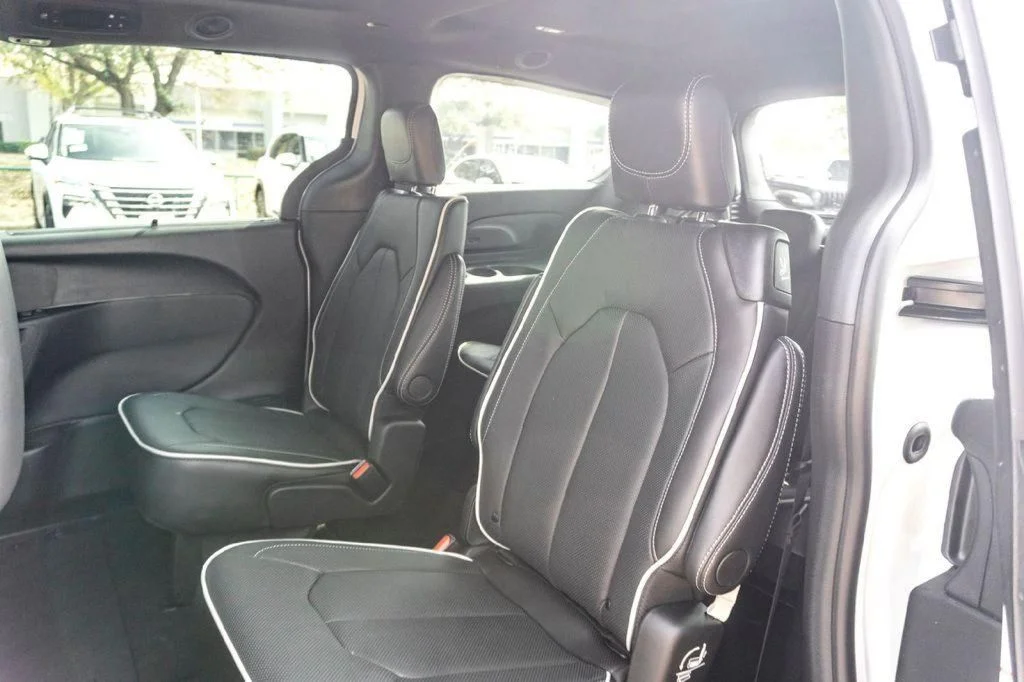 New 2026 White Chrysler Limited image 18