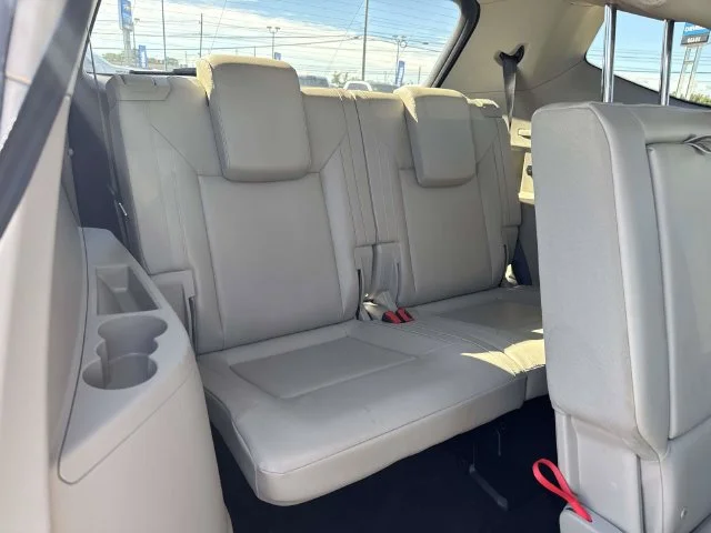 Used 2018 White Volkswagen 3.6L V6 SE image 15
