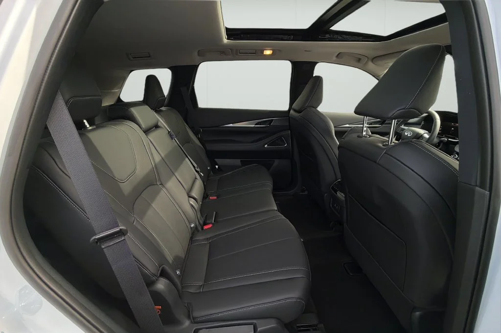 New 2027 RADIANT WHITE INFINITI Luxe FWD image 12