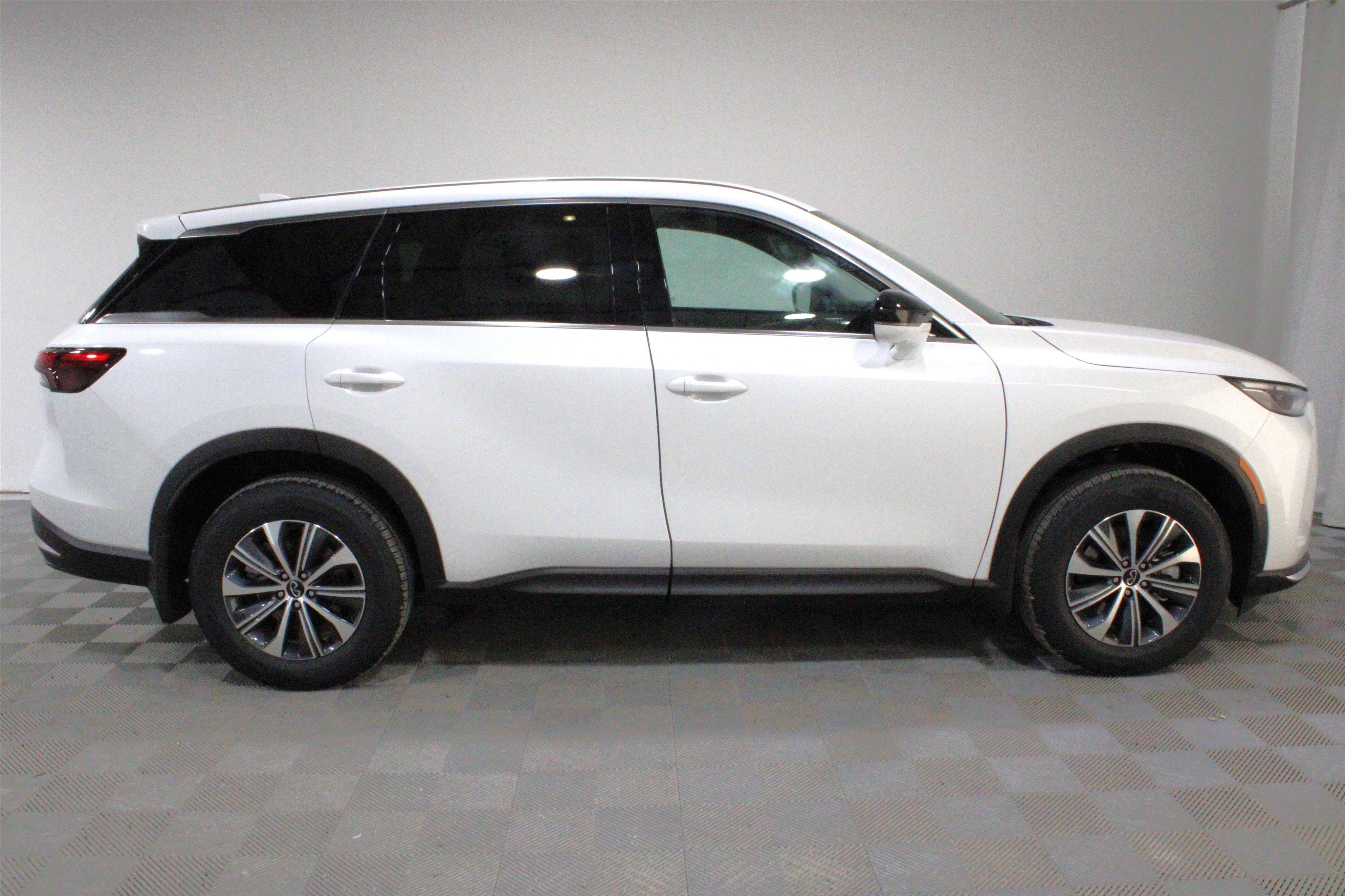 Used 2026 Radiant White INFINITI PURE image 29