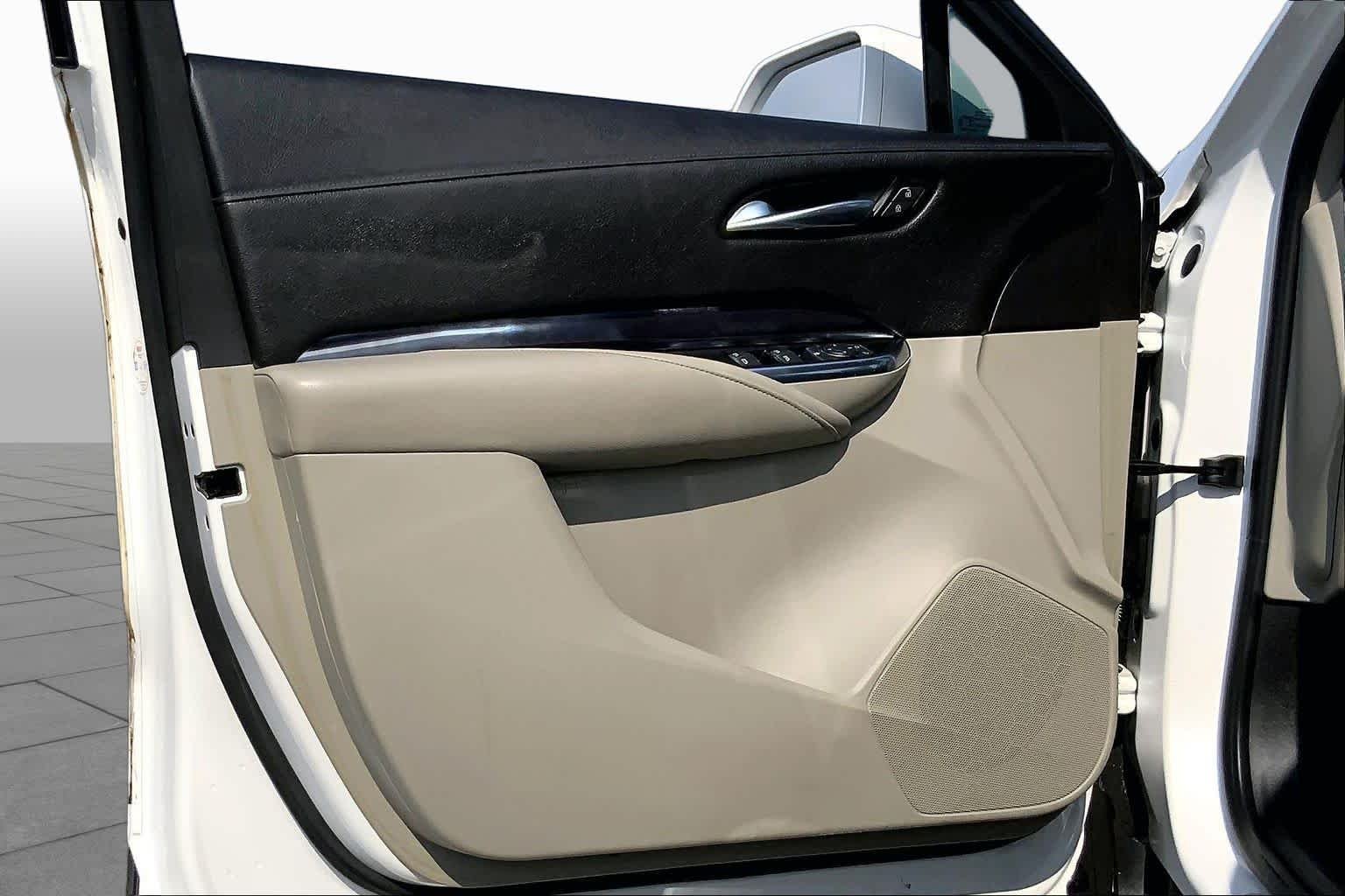 Used 2019 Crystal White Tricoat Cadillac FWD Luxury image 35
