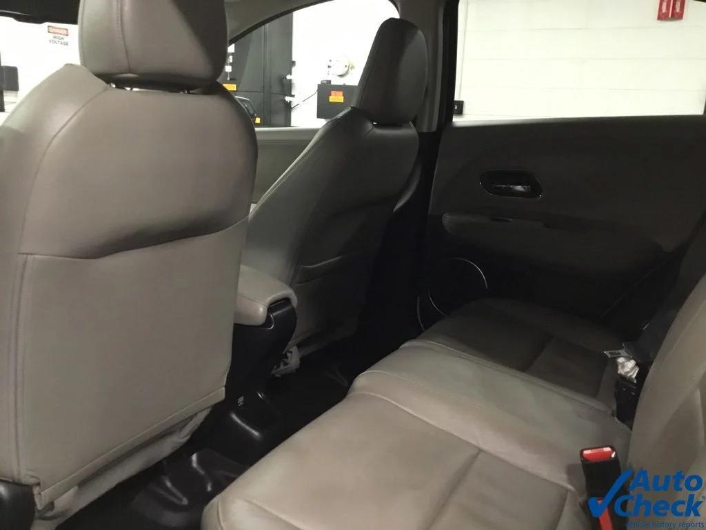 Used 2021 White Honda EX-L image 26