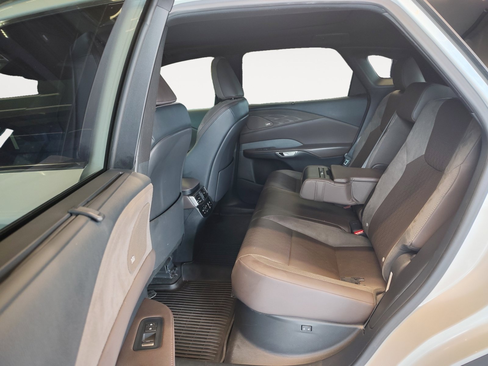 Used 2023 White Pearl Lexus 350 Luxury image 24