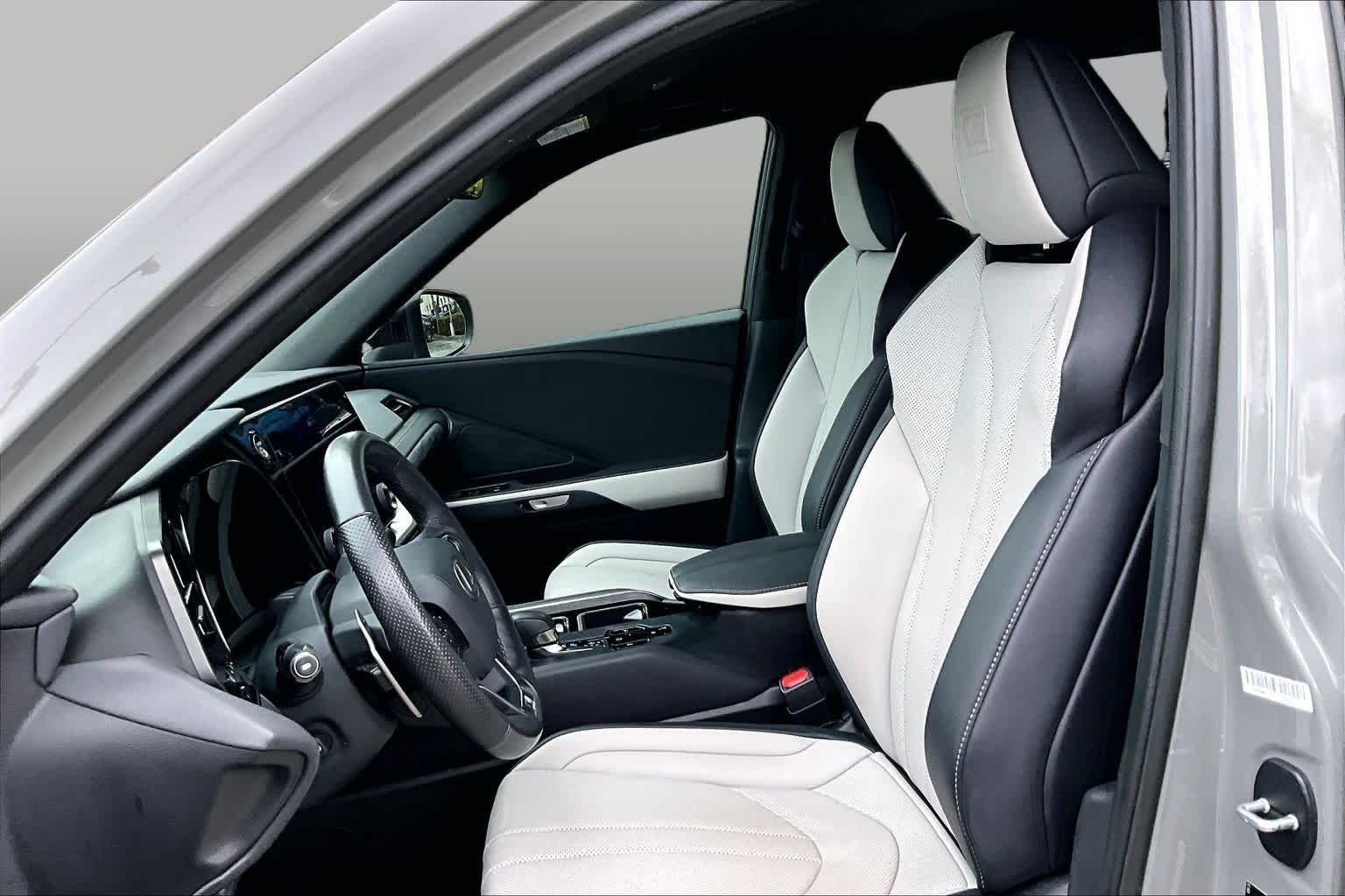 Used 2025 Incognito Lexus F SPORT Premium image 8