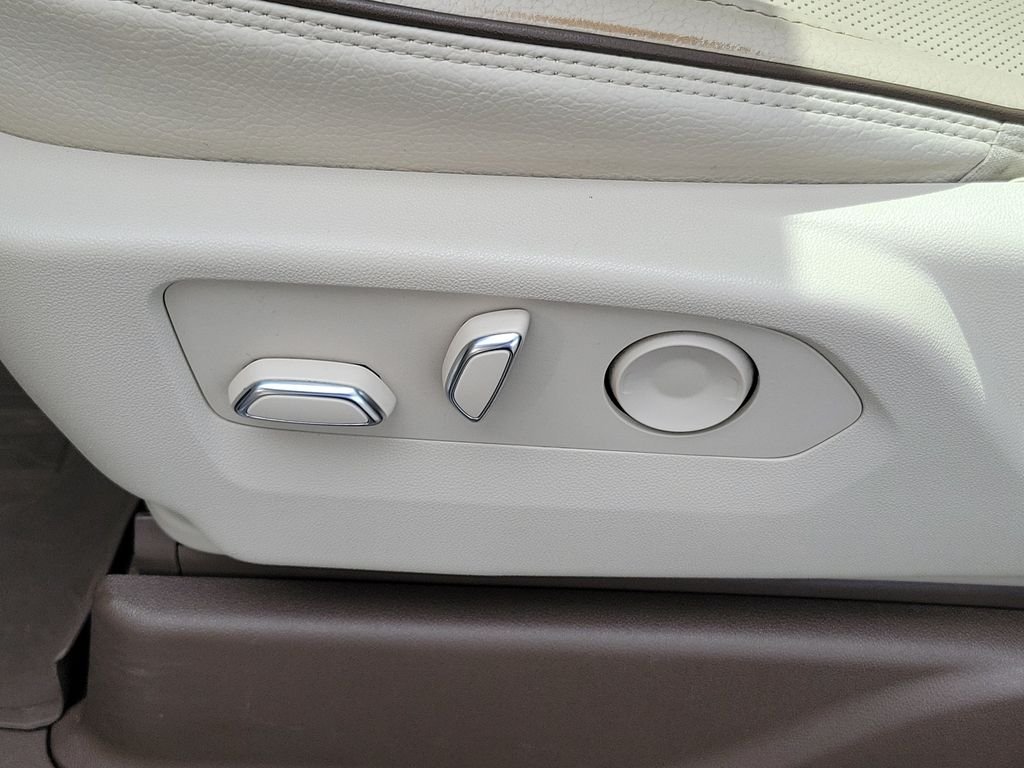 Used 2022 White GMC Denali image 22