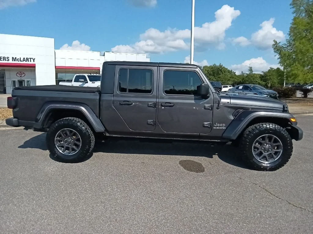 Used 2021 Gray Jeep Overland image 2