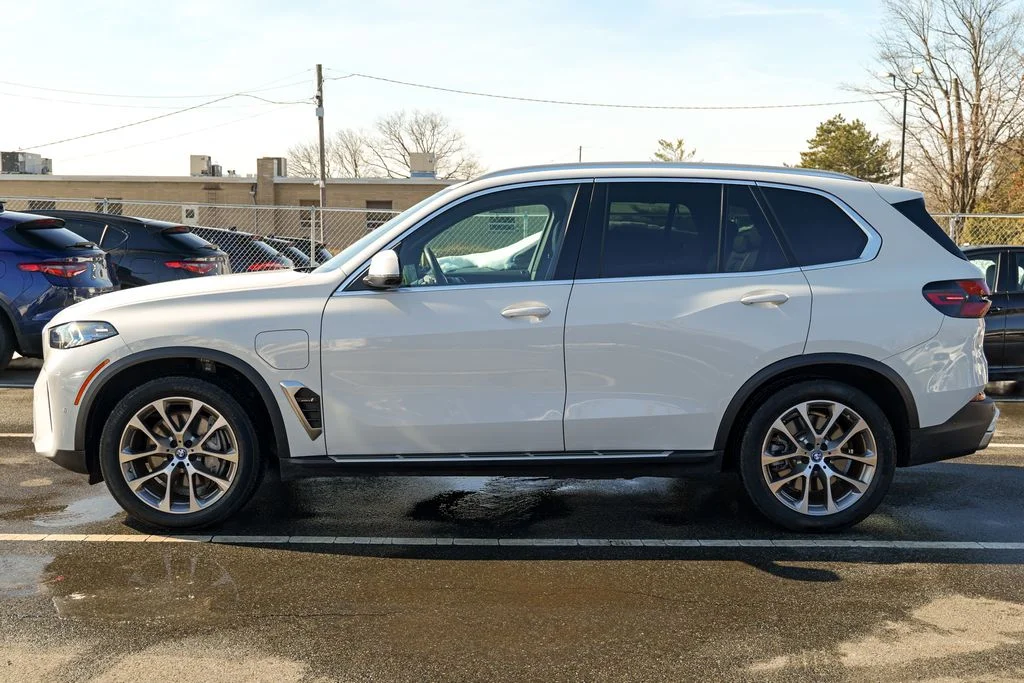 Used 2024 Alpine White BMW xDrive50e image 4
