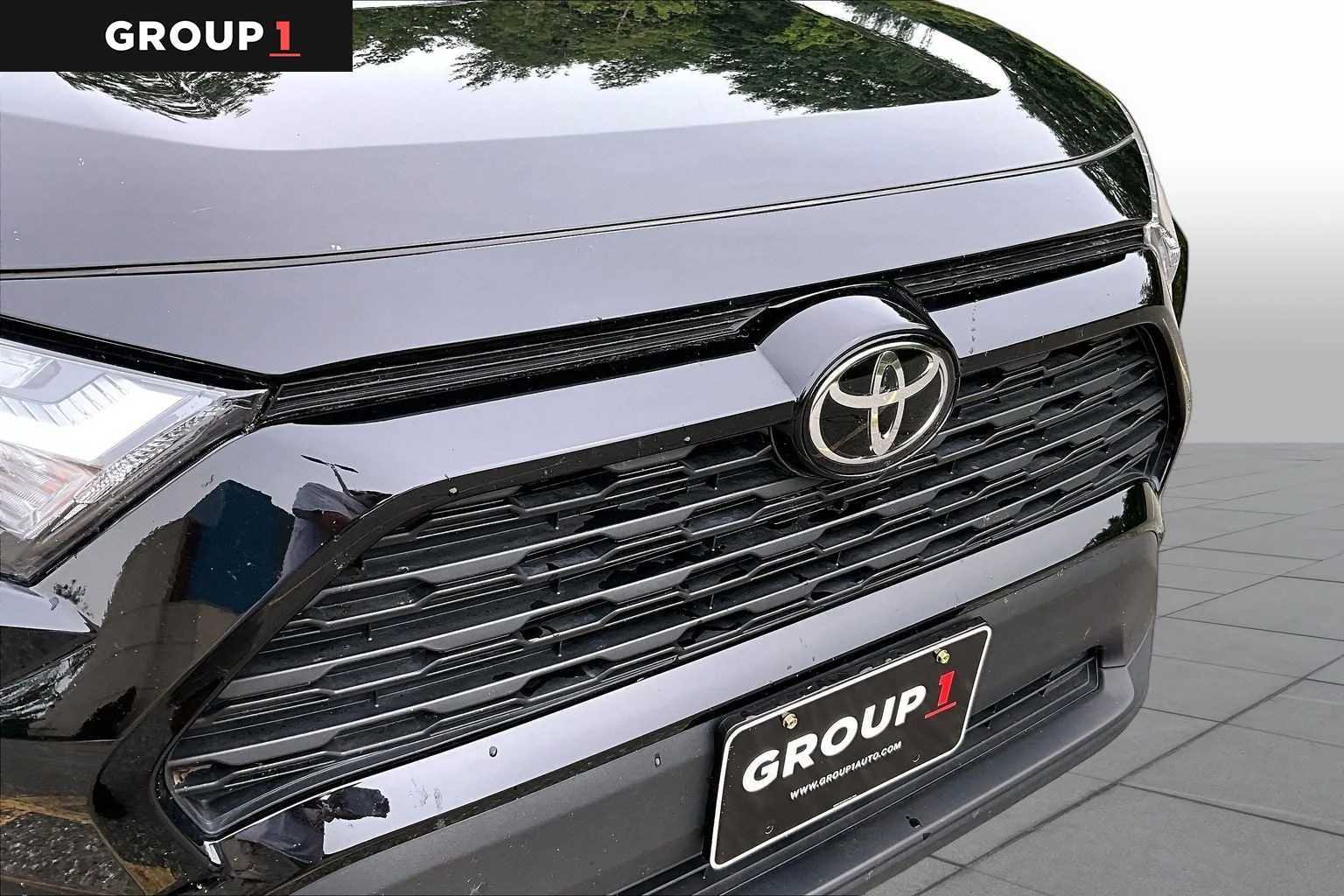 Used 2025 Midnight Black Metallic Toyota XLE image 32