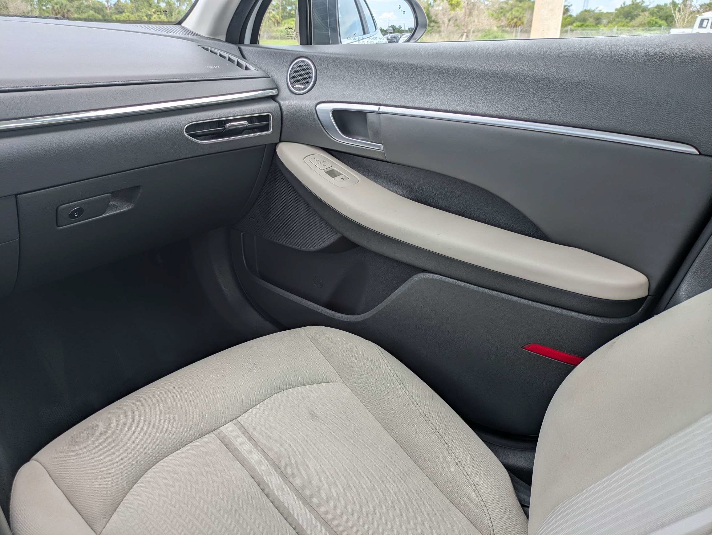 Used 2021 Hyper White Hyundai SEL image 17