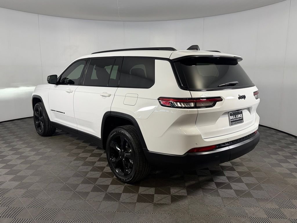 Used 2025 White Jeep Altitude image 9